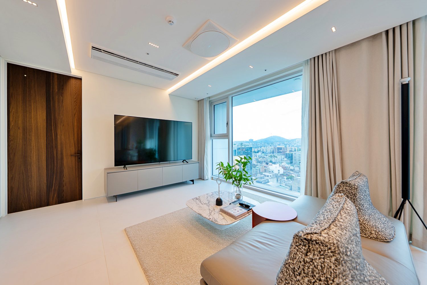 도산포도더블랙 1081호 거실 2